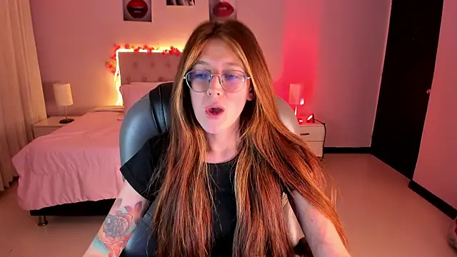 Emily Warren  online show from April 6, 2026, 9:05 pm