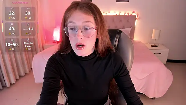 Snapshot of Emily_Warren_ chatting on November 14, 2025, 7:39 pm Emily Warren online show from November 14, 2025, 7:39 pm