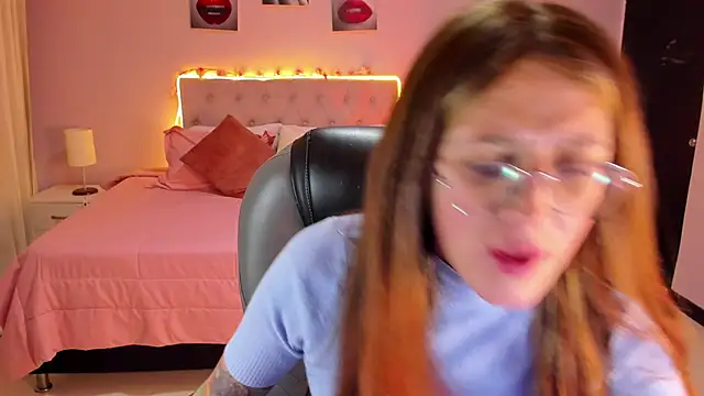 Emily Warren  online show from March 27, 2026, 8:32 pm