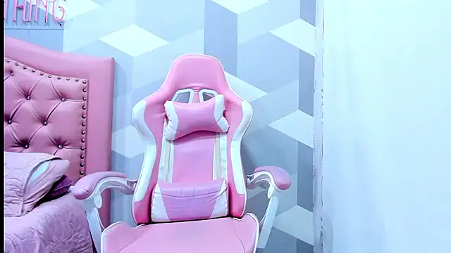 Gianna Watson online show from March 4, 2025, 1:17 pm