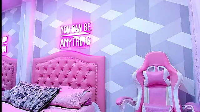 Gianna Watson online show from March 3, 2025, 4:15 pm