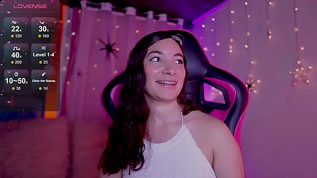 Snapshot of issa_monterrey chatting on October 15, 2025, 10:18 pm issa monterrey online show from October 15, 2025, 10:18 pm