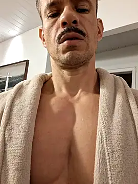 juniortche1313 online show from April 28, 2026, 10:36 pm