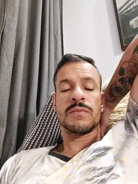 juniortche1313 online show from October 17, 2025, 1:42 am