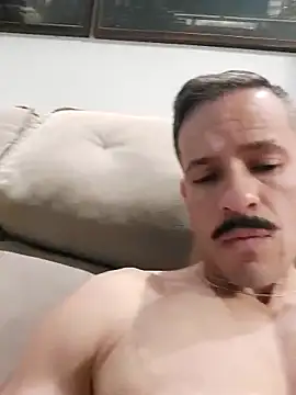 juniortche1313 online show from November 14, 2025, 4:21 pm