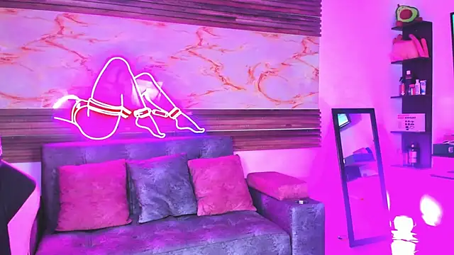 Cloe roouse online show from April 17, 2026, 8:33 pm