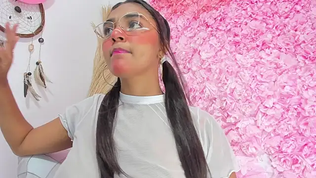 Melodymoore  online show from February 21, 2026, 9:28 pm