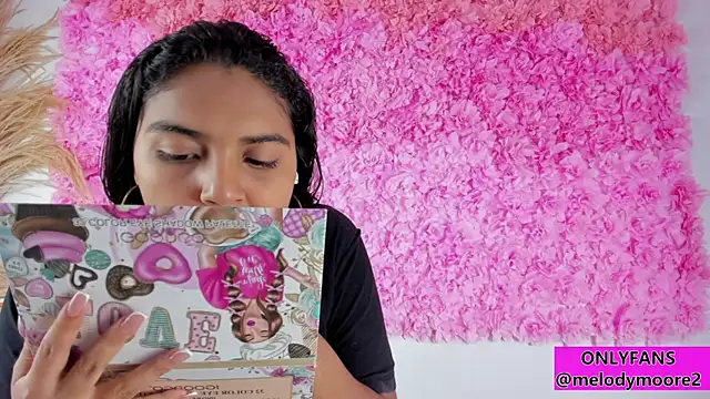 Melodymoore  online show from November 19, 2025, 10:21 pm