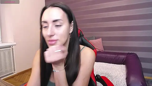 Snapshot of JenniferStone chatting on October 20, 2025, 6:37 am JenniferStone online show from October 20, 2025, 6:37 am