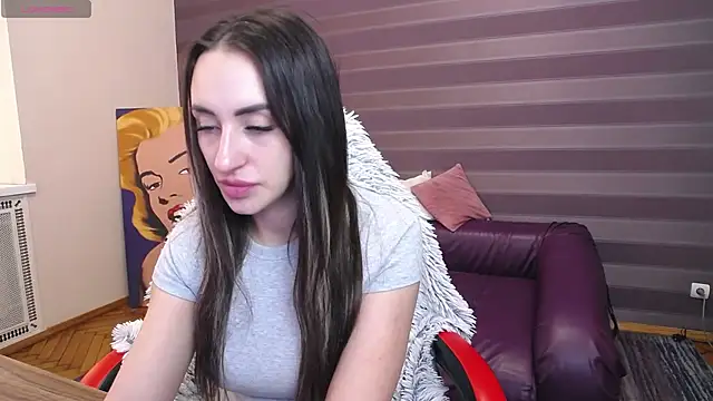 JenniferStone online show from April 9, 2026, 7:47 am