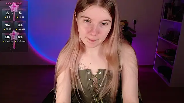 Strawberry juli online show from March 21, 2026, 3:27 pm