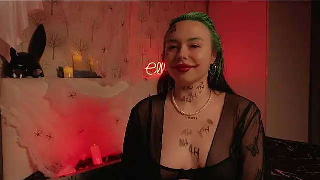 Snapshot of ElliSweetTease chatting on October 31, 2025, 5:26 am ElliSweetTease online show from October 31, 2025, 5:26 am