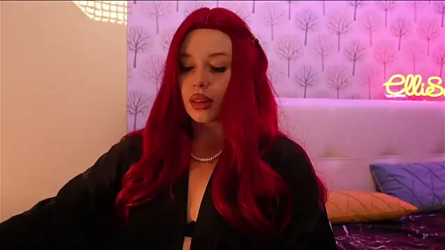 Snapshot of ElliSweetTease chatting on September 25, 2025, 6:30 am ElliSweetTease online show from September 25, 2025, 6:30 am