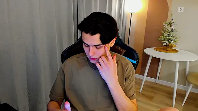 Snapshot of TravisRevas chatting on February 2, 2026, 1:37 am TravisRevas online show from February 2, 2026, 1:37 am