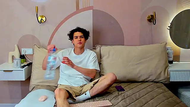 Snapshot of TravisRevas chatting on February 25, 2026, 5:13 pm TravisRevas online show from February 25, 2026, 5:13 pm