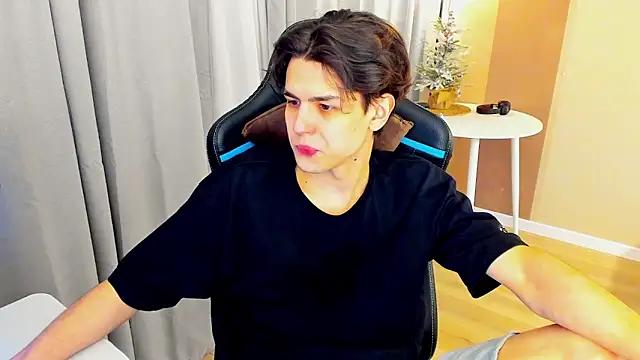 Snapshot of TravisRevas chatting on February 3, 2026, 3:04 am TravisRevas online show from February 3, 2026, 3:04 am