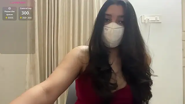 Snapshot of oviyakalra chatting on November 4, 2025, 4:16 am oviyakalra online show from November 4, 2025, 4:16 am