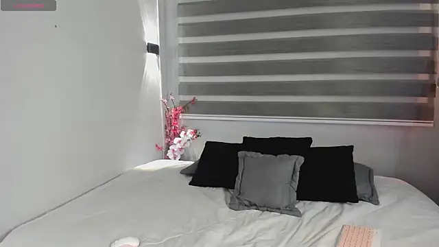 Snapshot of sweet_obsession__ chatting on October 22, 2025, 7:35 pm sweet obsession online show from October 22, 2025, 7:35 pm