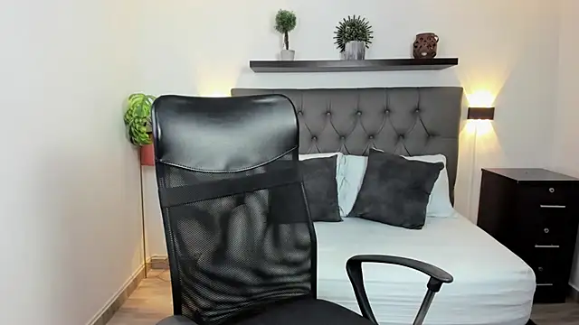 Snapshot of dulce_victoriaa_ chatting on March 15, 2025, 6:54 pm dulce victoriaa online show from March 15, 2025, 6:54 pm