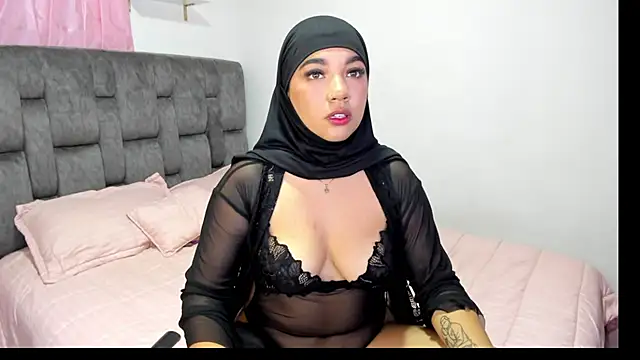 Fernanda ali online show from October 8, 2025, 2:02 am