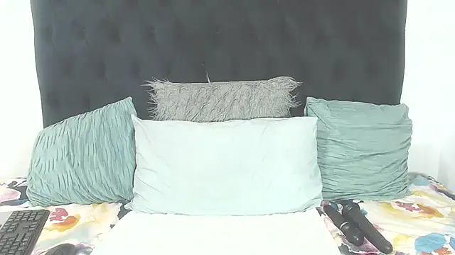 BootyClitQueen online show from November 26, 2025, 7:03 pm