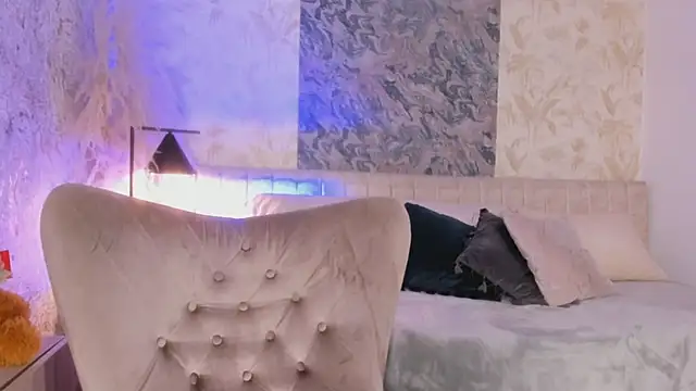 Liannaa  online show from October 30, 2025, 7:55 pm