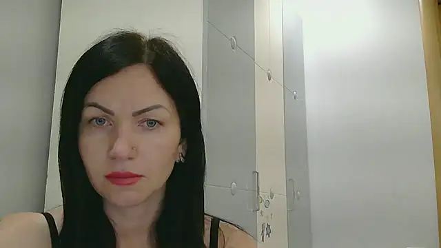 MystaLuuna online show from March 4, 2025, 12:01 pm