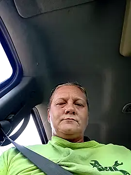 Snapshot of wetnwildforyou chatting on October 17, 2025, 4:09 pm wetnwildforyou online show from October 17, 2025, 4:09 pm