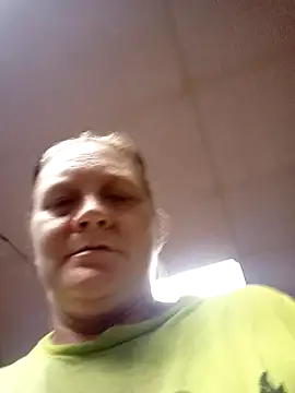 Snapshot of wetnwildforyou chatting on October 3, 2025, 8:43 pm wetnwildforyou online show from October 3, 2025, 8:43 pm