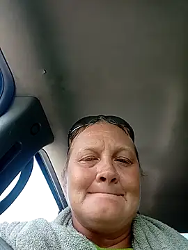 Snapshot of wetnwildforyou chatting on September 22, 2025, 5:52 pm wetnwildforyou online show from September 22, 2025, 5:52 pm