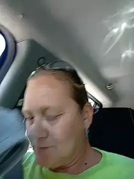 Snapshot of wetnwildforyou chatting on October 31, 2025, 5:53 pm wetnwildforyou online show from October 31, 2025, 5:53 pm