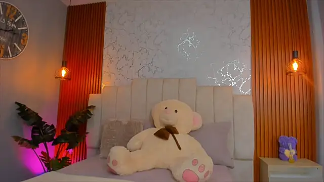 ScarlettWallace online show from April 9, 2026, 7:20 pm