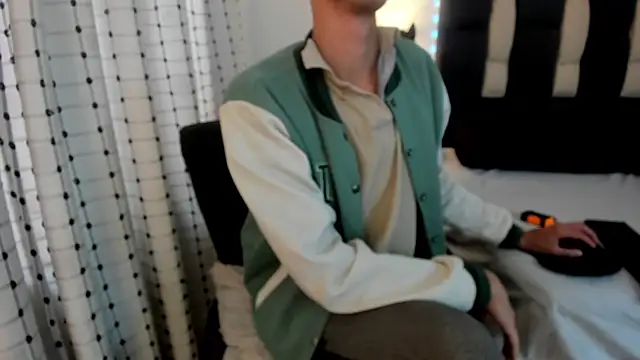 loverisu-coral online show from December 21, 2025, 7:15 pm