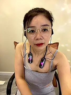 xiaowang0523 online show from September 27, 2025, 5:24 am