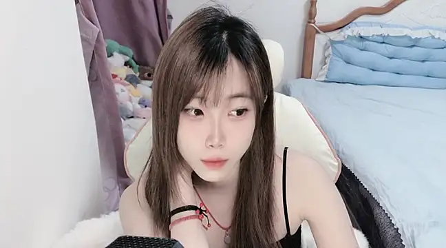 vivian-vv online show from March 16, 2025, 9:05 am