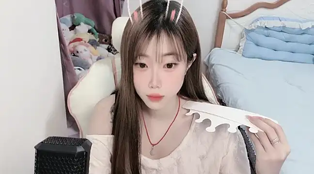 vivian-vv online show from March 3, 2025, 6:24 pm