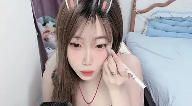 vivian-vv online show from March 4, 2025, 6:29 pm