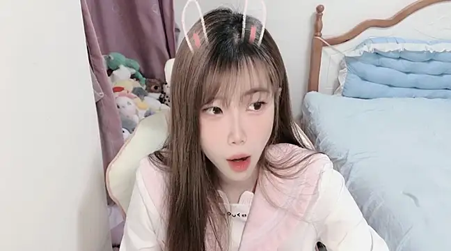 vivian-vv online show from March 10, 2025, 8:34 pm