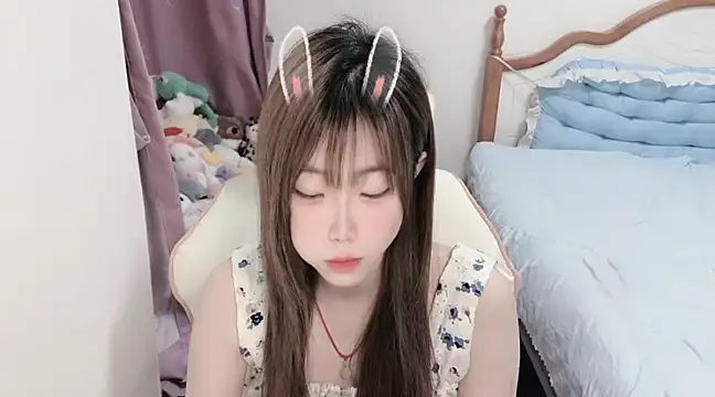 vivian-vv online show from March 11, 2025, 7:03 pm