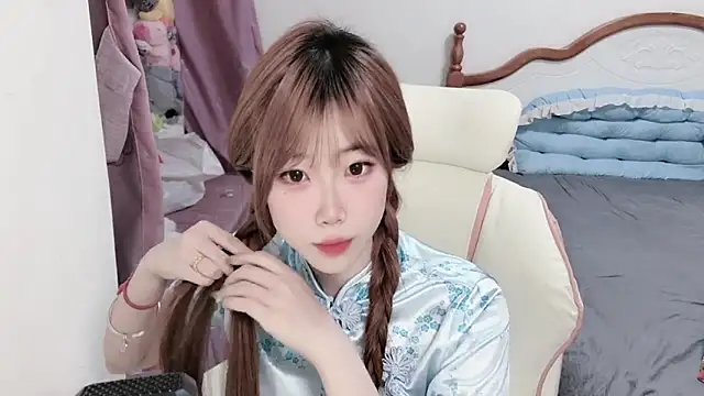 vivian-vv online show from September 15, 2025, 2:06 pm