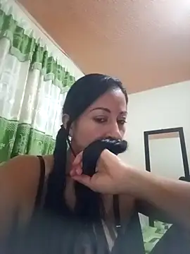 Snapshot of SamanthaLuz chatting on March 13, 2025, 6:48 am SamanthaLuz online show from March 13, 2025, 6:48 am