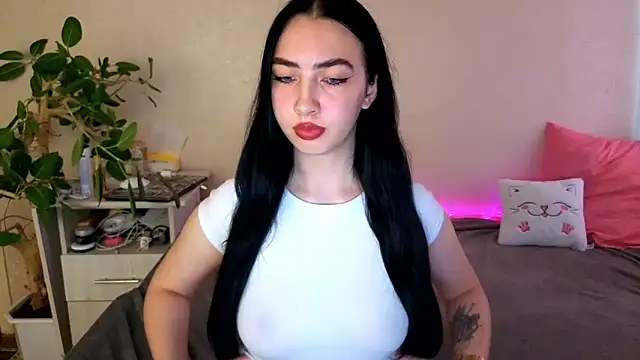 Snapshot of WildKittenX_ chatting on June 7, 2026, 4:07 am WildKittenX online show from June 7, 2026, 4:07 am