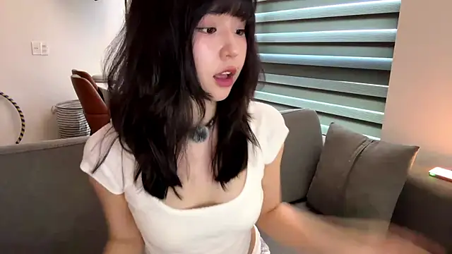 melana love online show from April 4, 2026, 10:00 am