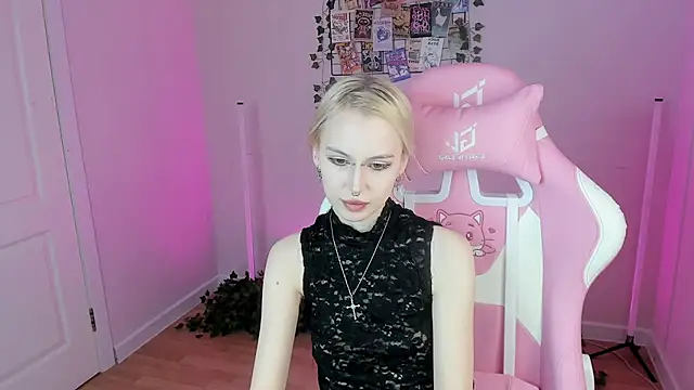 Melanie Mason online show from March 12, 2025, 3:57 am