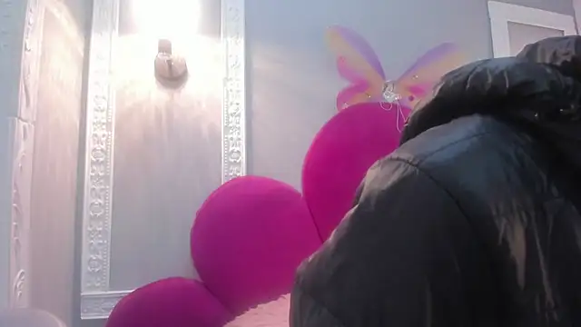 Bonniie 22 online show from November 19, 2025, 1:22 pm