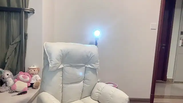 Yik-11 online show from October 5, 2025, 5:14 pm