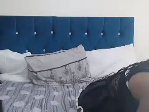 SPICYMOMMYxx online show from March 18, 2025, 6:17 pm