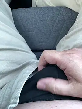 Snapshot of littletoy64 chatting on February 27, 2025, 4:21 pm littletoy64 online show from February 27, 2025, 4:21 pm