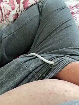 Snapshot of littletoy64 chatting on March 3, 2025, 2:17 pm littletoy64 online show from March 3, 2025, 2:17 pm