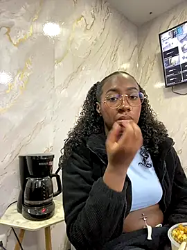 Qeen blackk online show from October 18, 2025, 8:55 pm